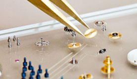 唐山爱彼指定维修门店打开表壳